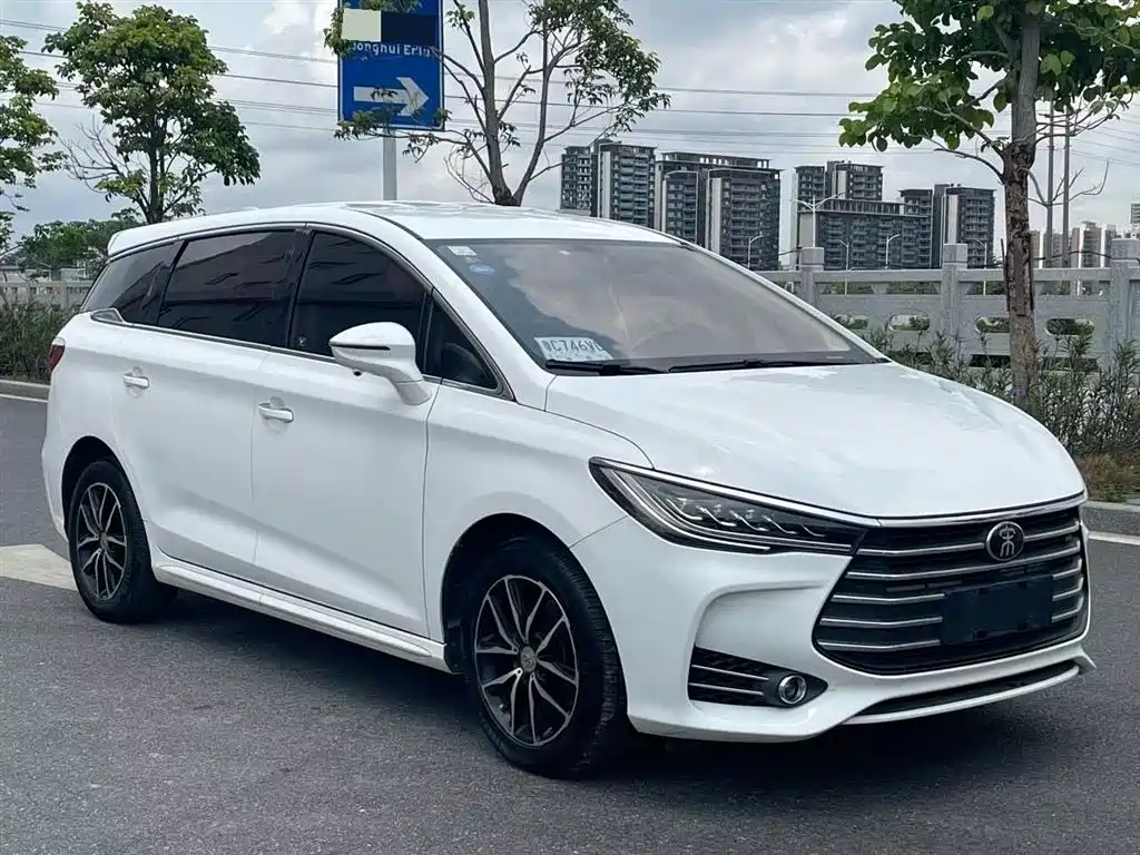 Song MAX 1.5 T Auto Connected Luxury 6-seat
