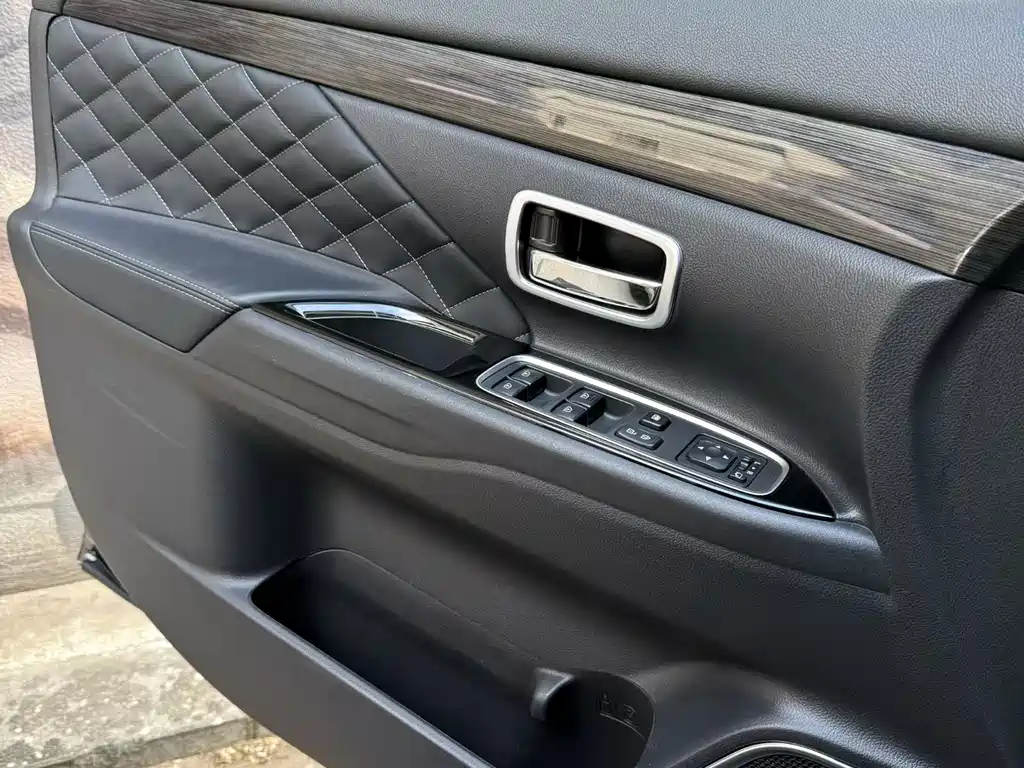Outlander 2.4 L 4 WD Enjoyment 5-seat