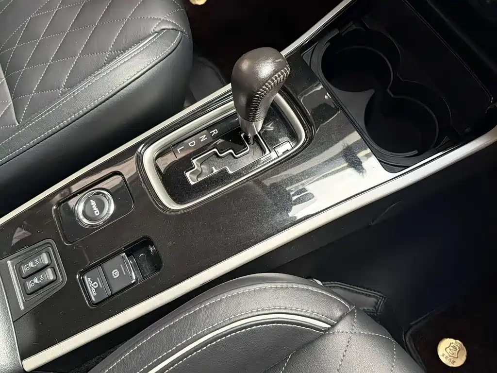 Outlander 2.4 L 4 WD Enjoyment 5-seat