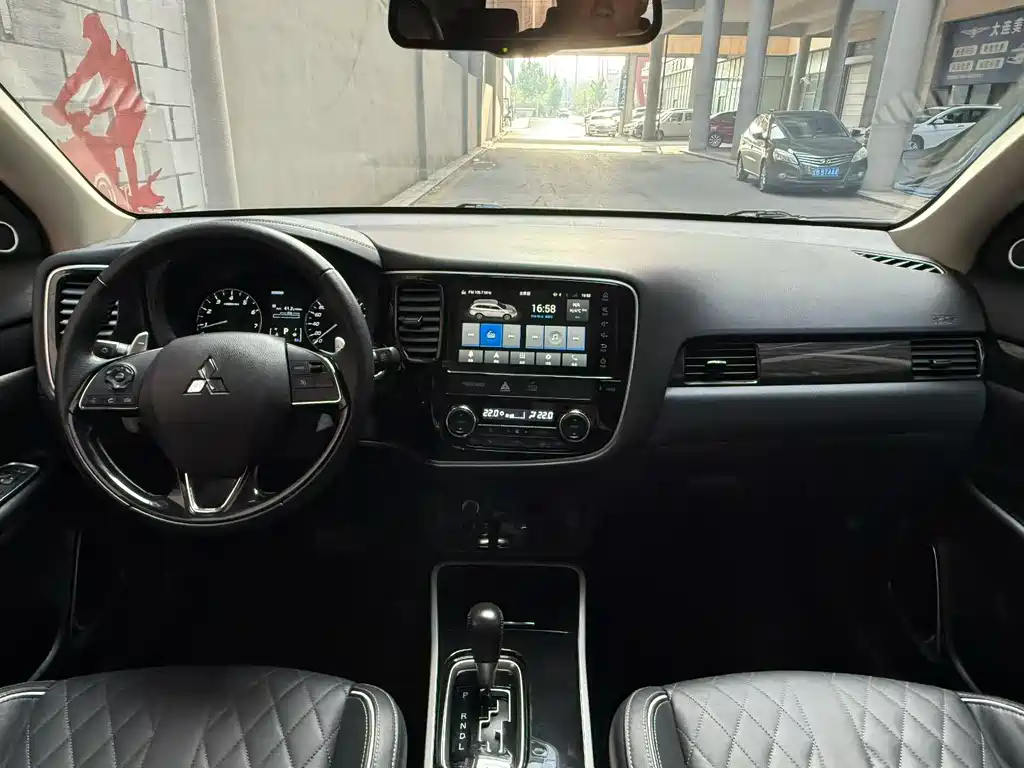 Outlander 2.4 L 4 WD Enjoyment 5-seat