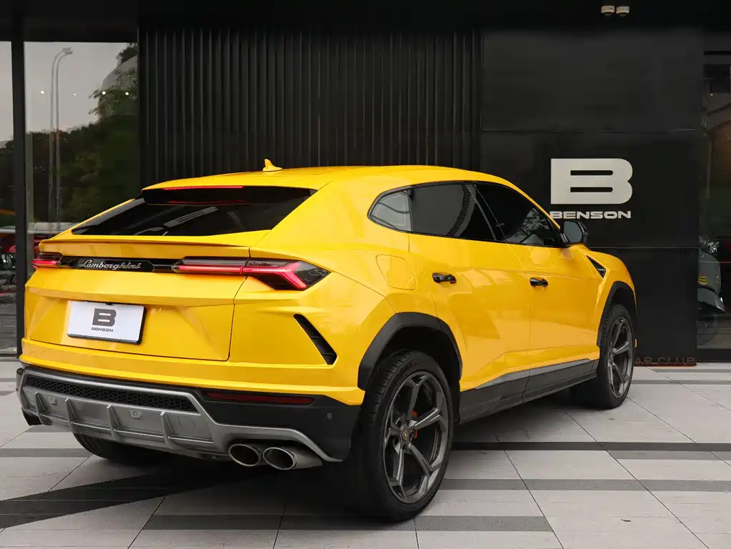 Urus 4.0 T V8