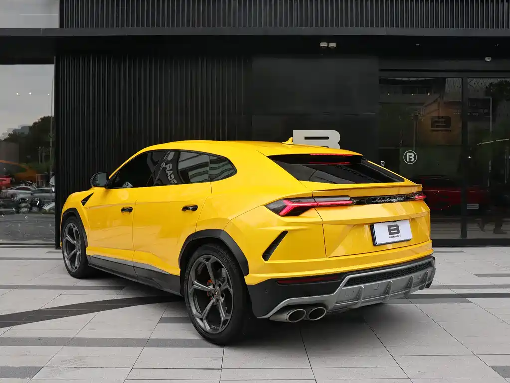 Urus 4.0 T V8