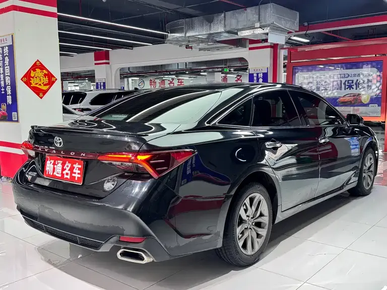 Toyota Avalon 2.5 L Luxury