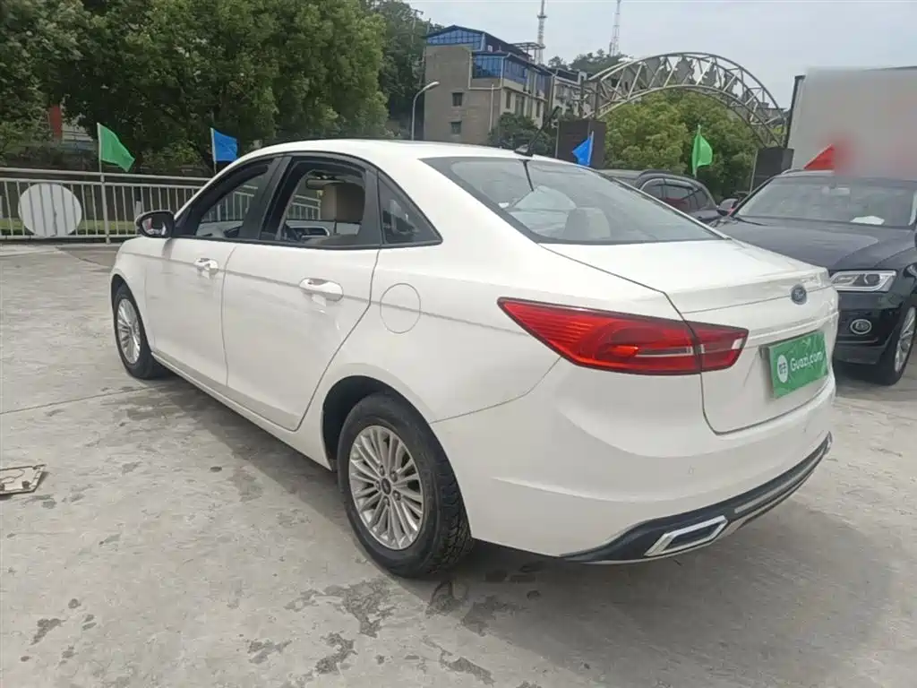 Escort Facelift 1.5 L Auto Comfort