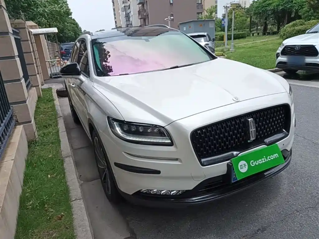 Nautilus 2.7 T 4 WD Honor Shine