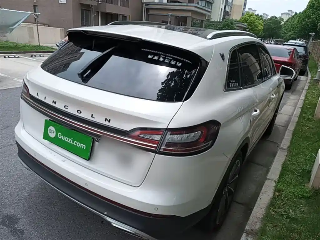 Nautilus 2.7 T 4 WD Honor Shine