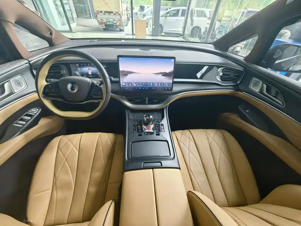 Denza D9 DM-i 980 4 WD Flagship
