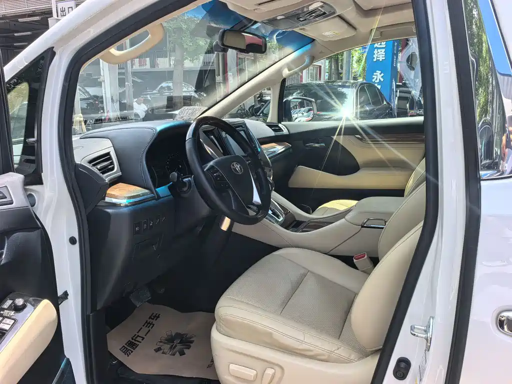 Alphard 3.5 L Distinguished