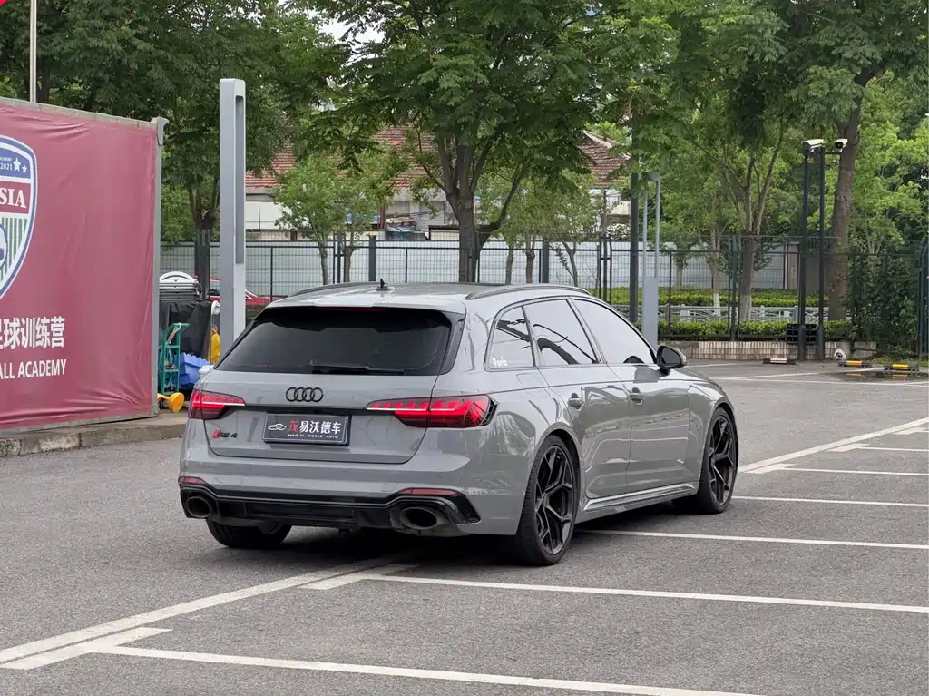 Audi RS 4 RS4 Avant Ignite Engine