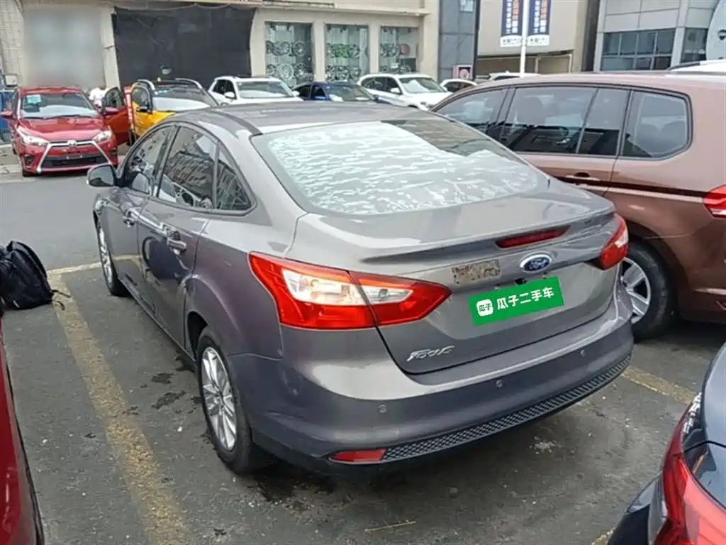 Focus Sedan 1.6 L Auto Comfort