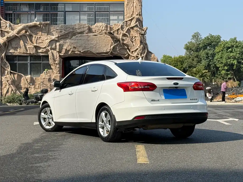 Focus Sedan 1.6 L Auto Comfort Smart Travel