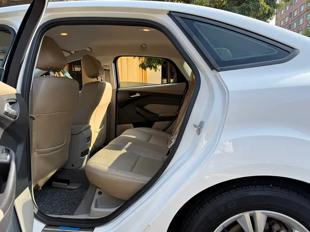 Focus Sedan 1.6 L Auto Comfort Smart Travel