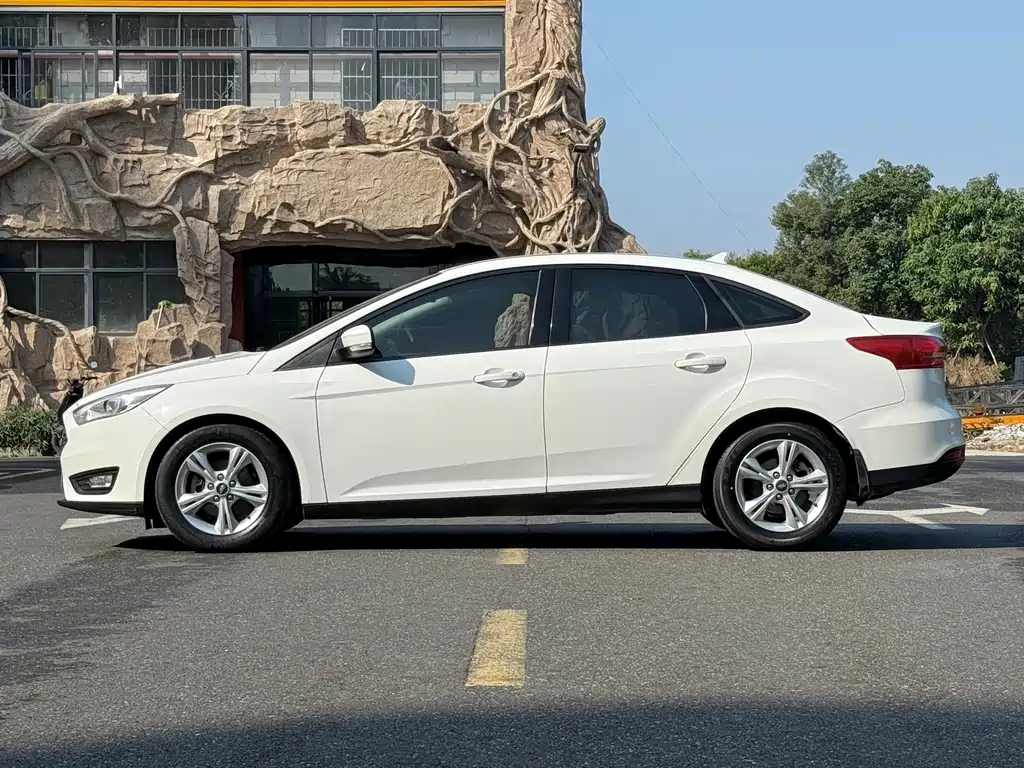 Focus Sedan 1.6 L Auto Comfort Smart Travel