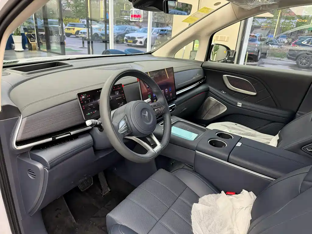 Voyah Dreamer PHEV Qiankun Ultra
