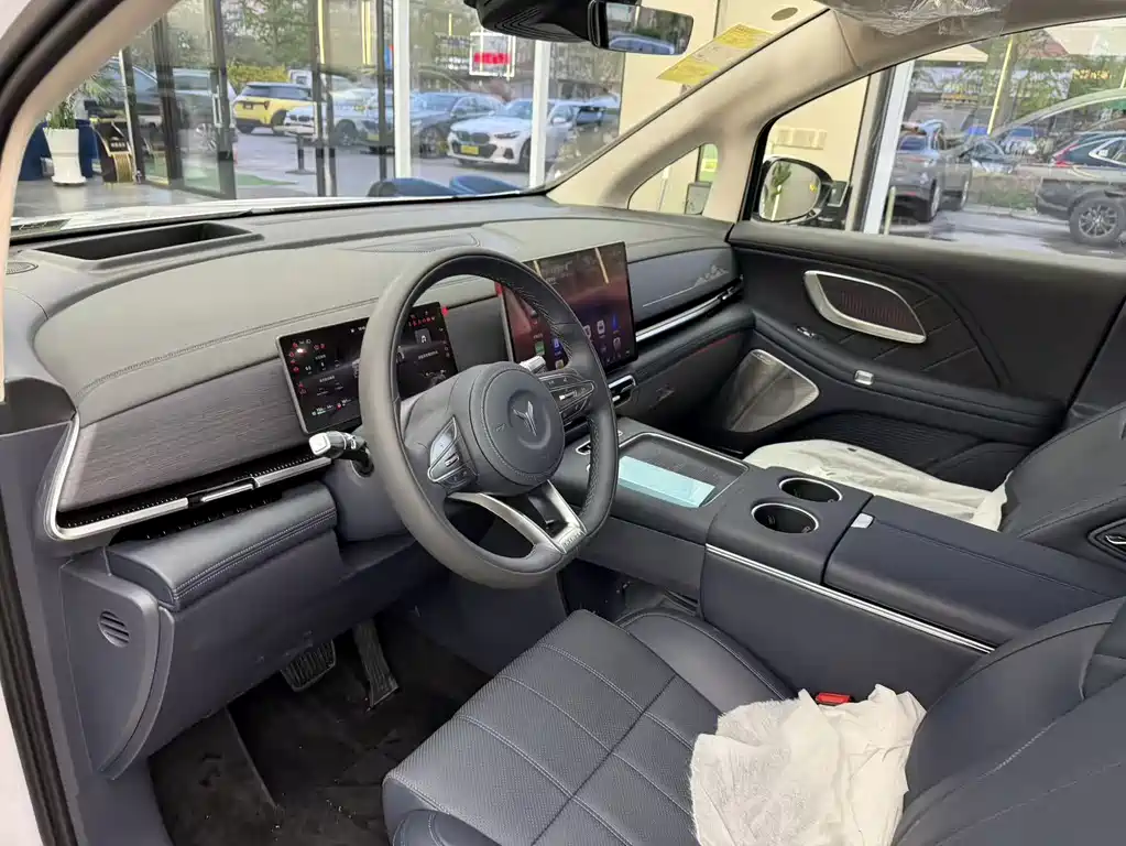 Voyah Dreamer PHEV Qiankun Ultra