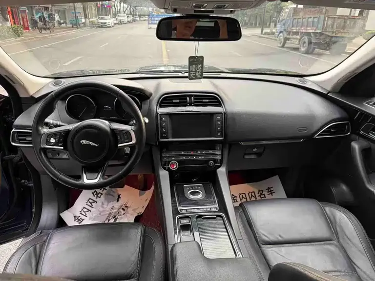 Jaguar F-PACE 2.0 T 4 WD R-Sport Sport