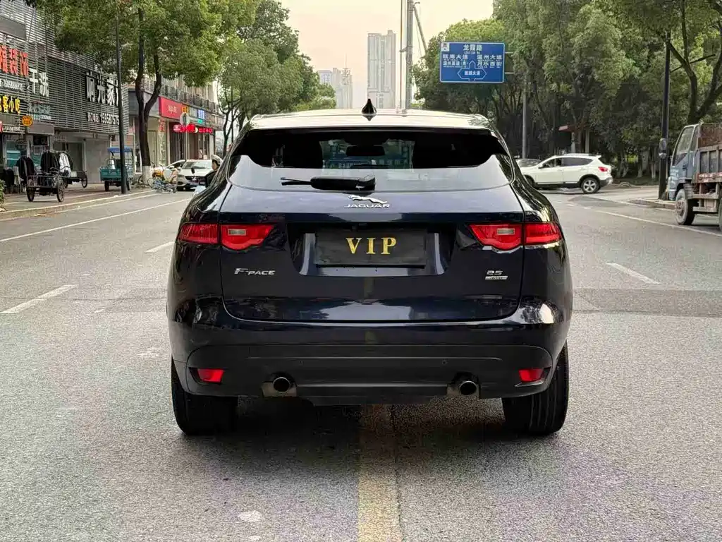 Jaguar F-PACE 2.0 T 4 WD R-Sport Sport