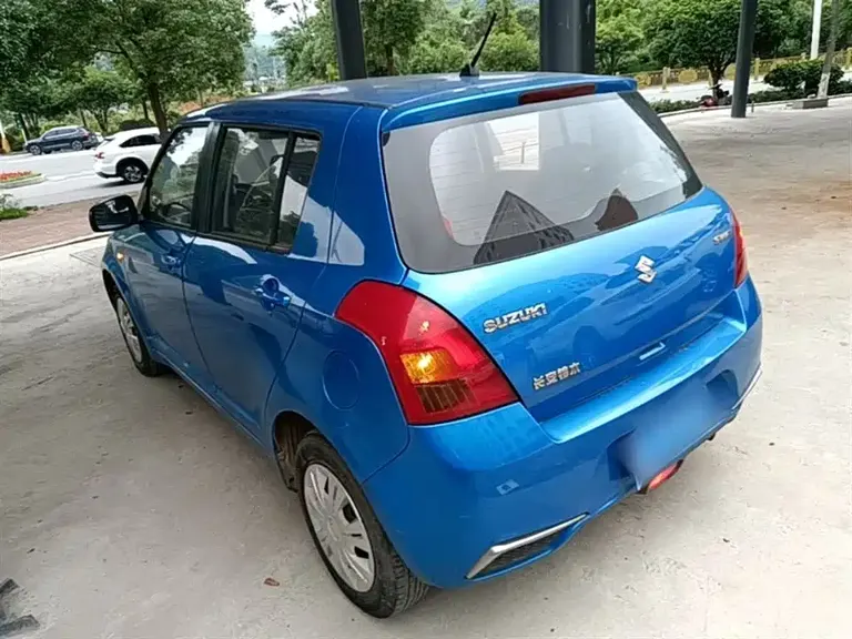 Suzuki Swift 1.3 L Manual Standard