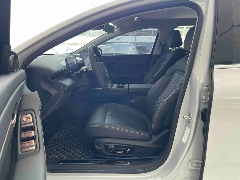 Baojun Xiangjing PHEV 140 km Luxury