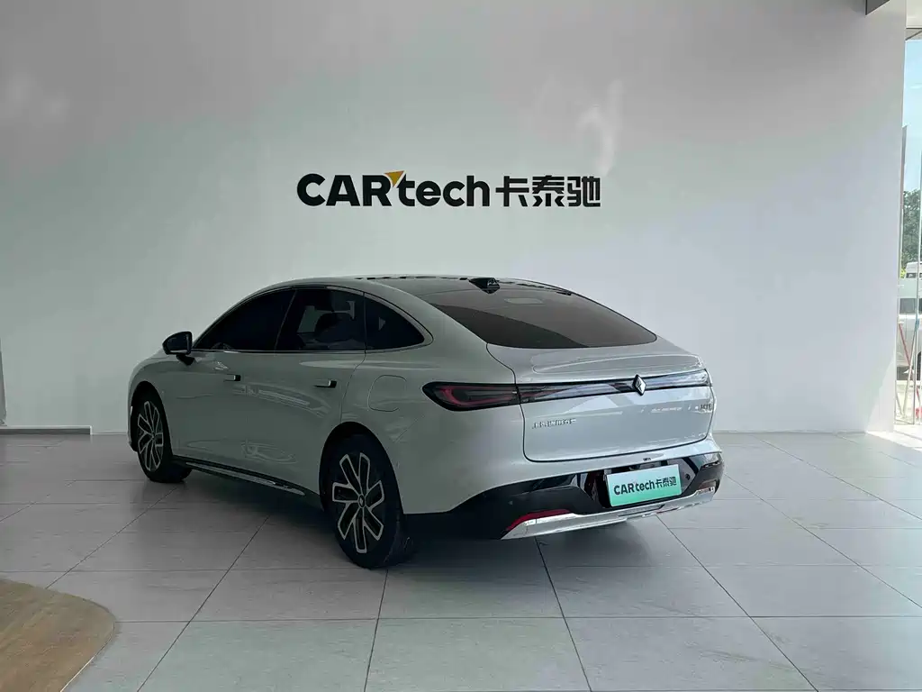 Baojun Xiangjing PHEV 140 km Luxury
