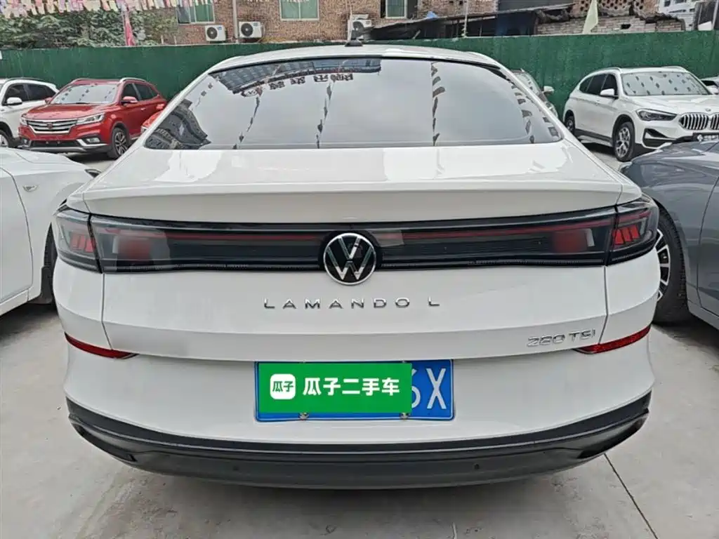Lamando Lamando L 280 TSI DSG Dazzle Hot