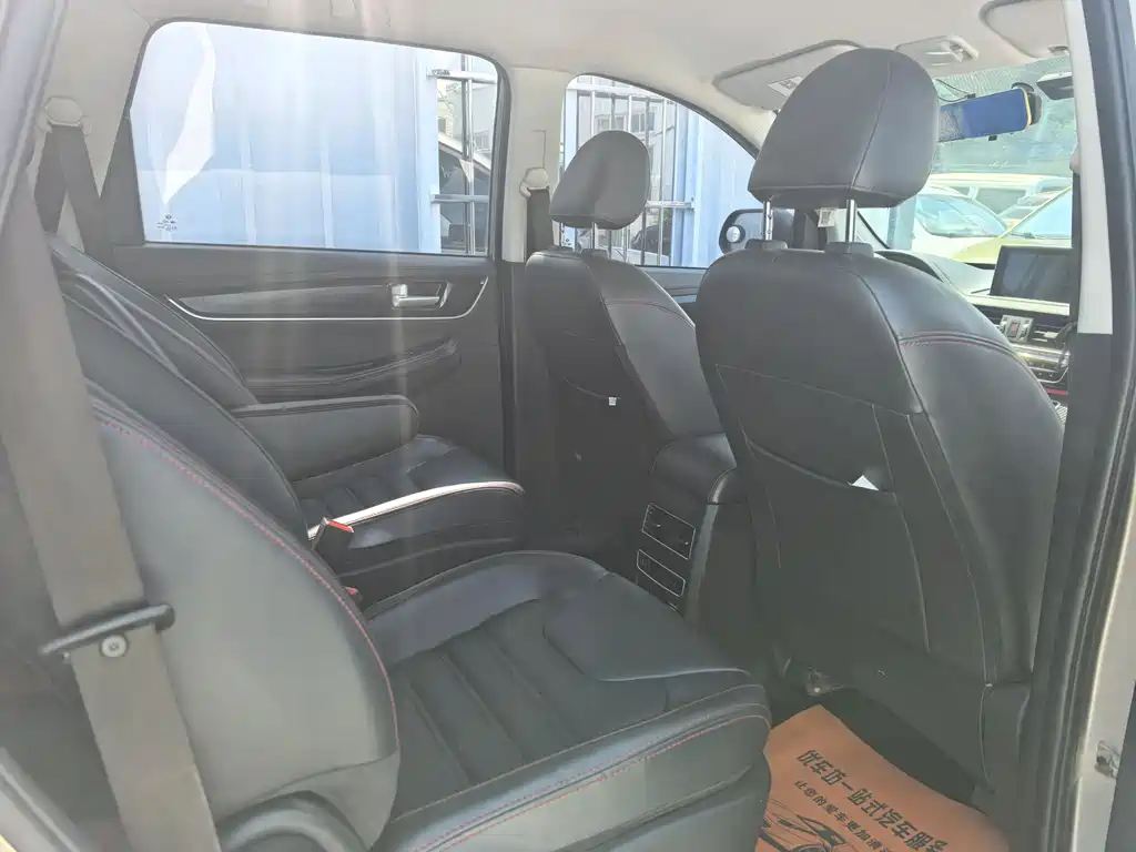 Fengxing SX6 1.6 L Manual Luxury CN-VI
