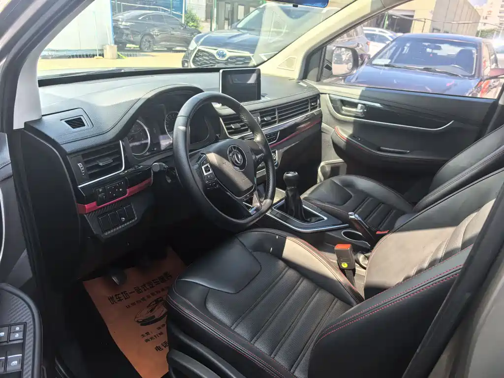 Fengxing SX6 1.6 L Manual Luxury CN-VI
