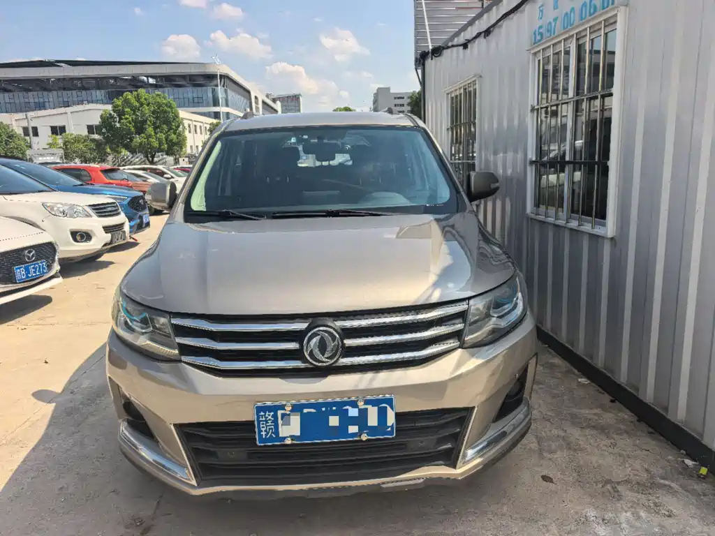 Fengxing SX6 1.6 L Manual Luxury CN-VI