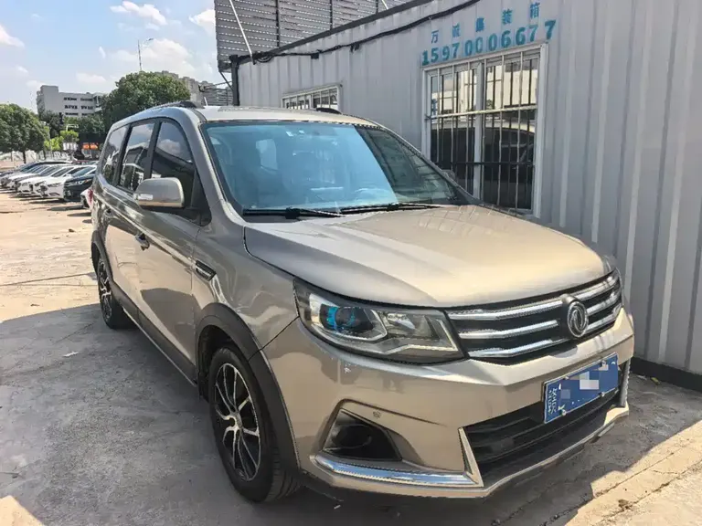 Dongfeng Fengxing SX6 1.6 L Manual Luxury CN-VI