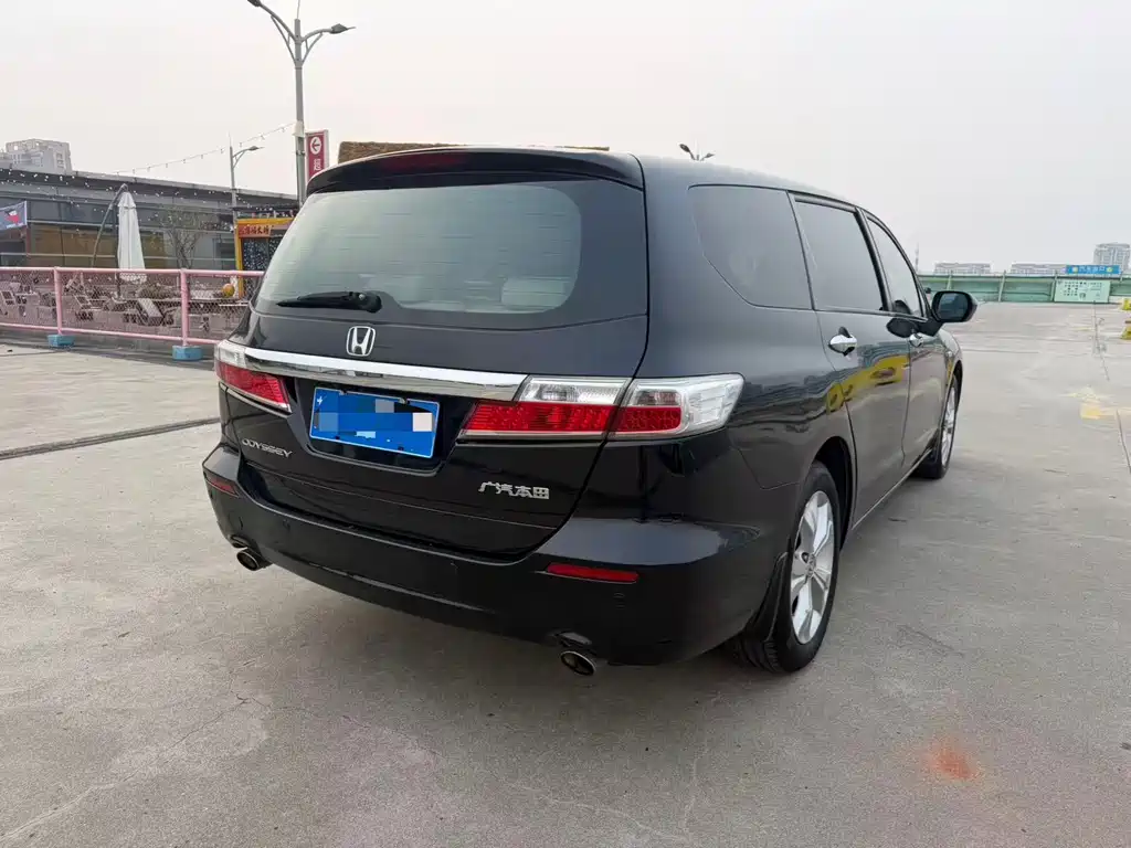 Odyssey 2.4 L Luxury