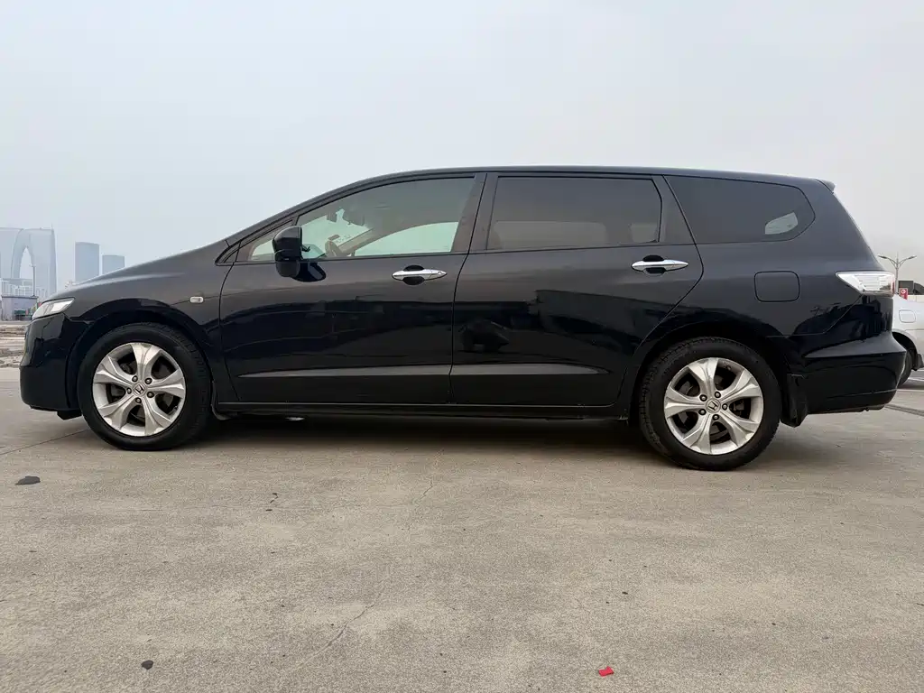 Odyssey 2.4 L Luxury