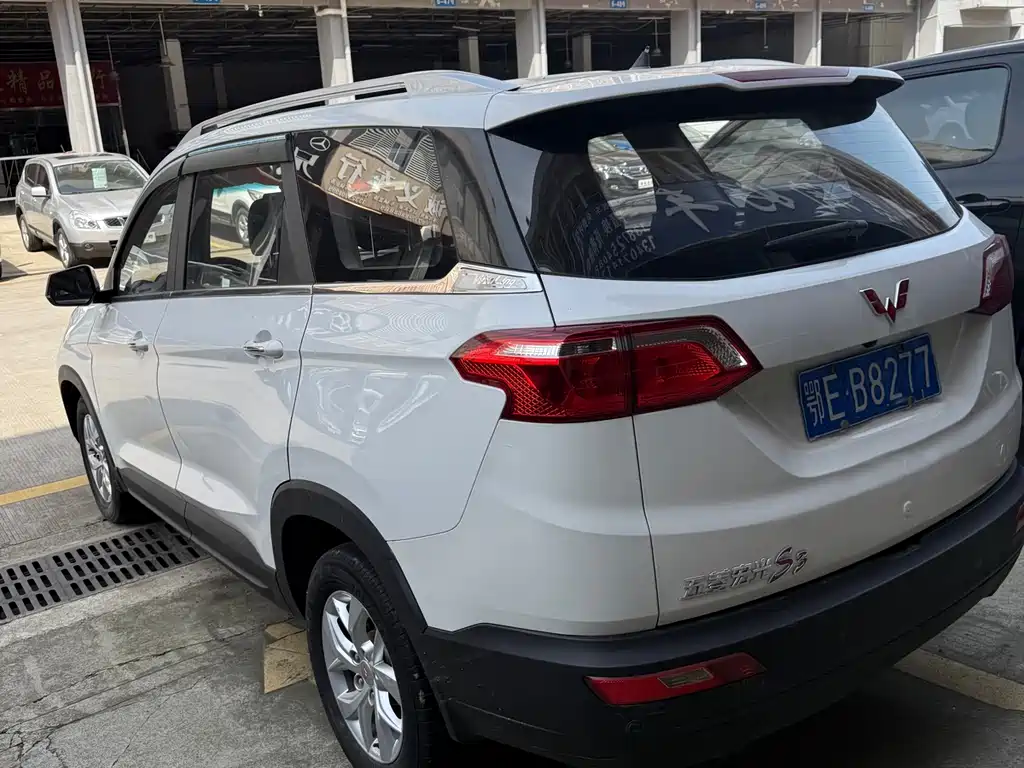 Wuling Hongguang S3 1.5 L Manual Luxury CN-V