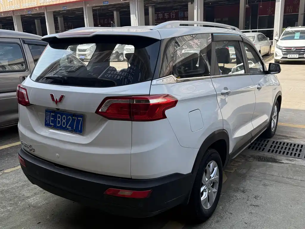 Wuling Hongguang S3 1.5 L Manual Luxury CN-V
