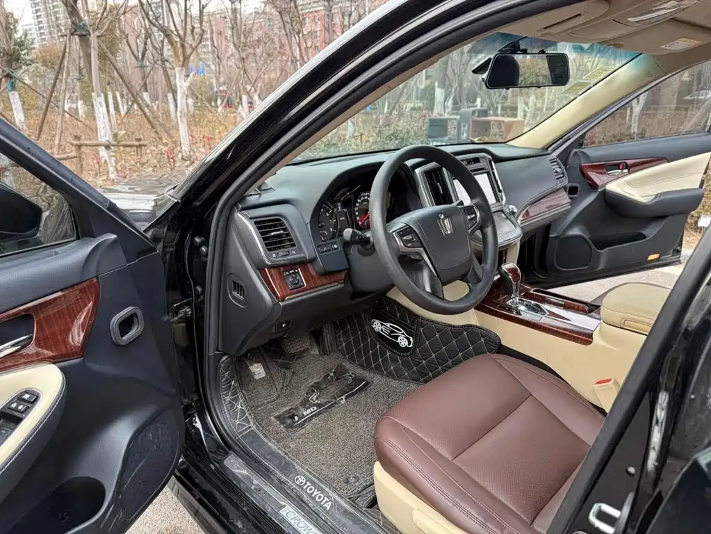 Crown 2.0 T Pioneer