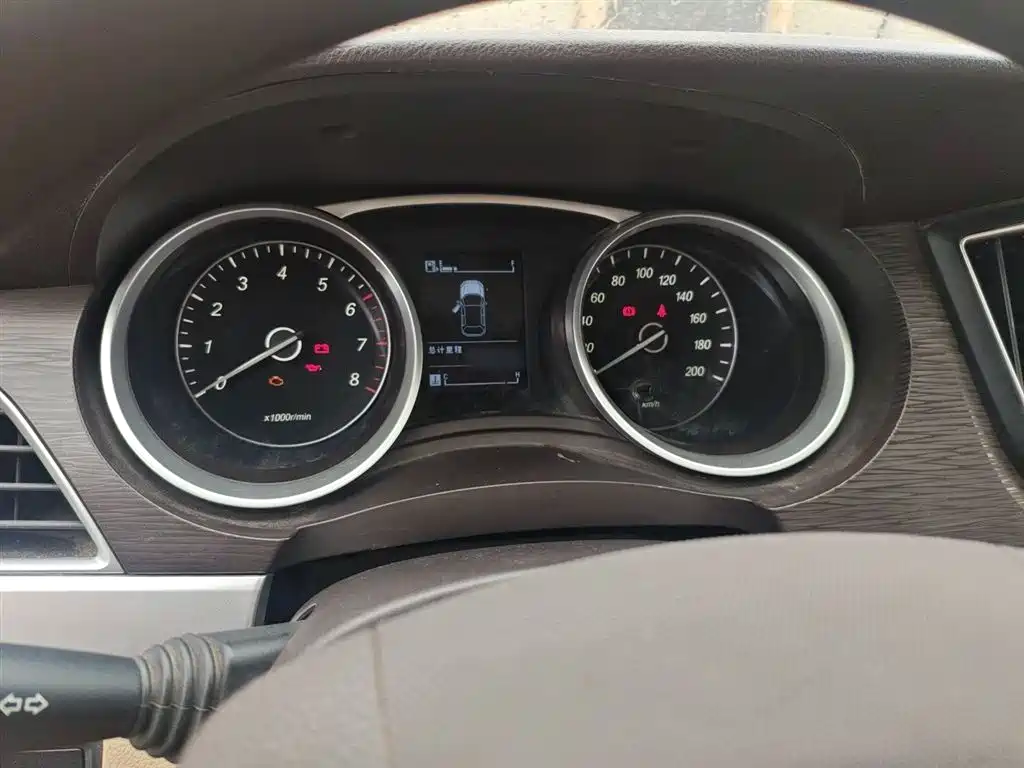 Baojun 730 Facelift 1.5 L Manual Standard 7-seat CN-V