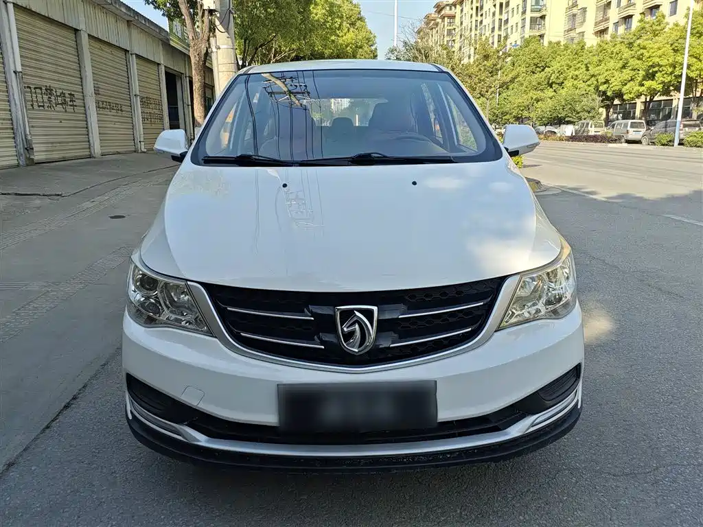 Baojun 730 Facelift 1.5 L Manual Standard 7-seat CN-V