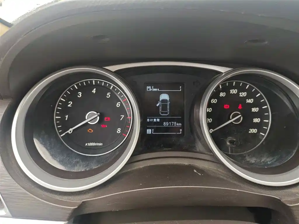 Baojun 730 Facelift 1.5 L Manual Standard 7-seat CN-V