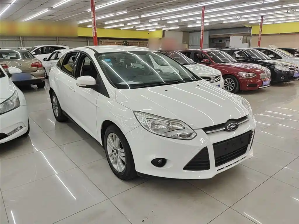 Focus Sedan 1.6 L Manual Comfort