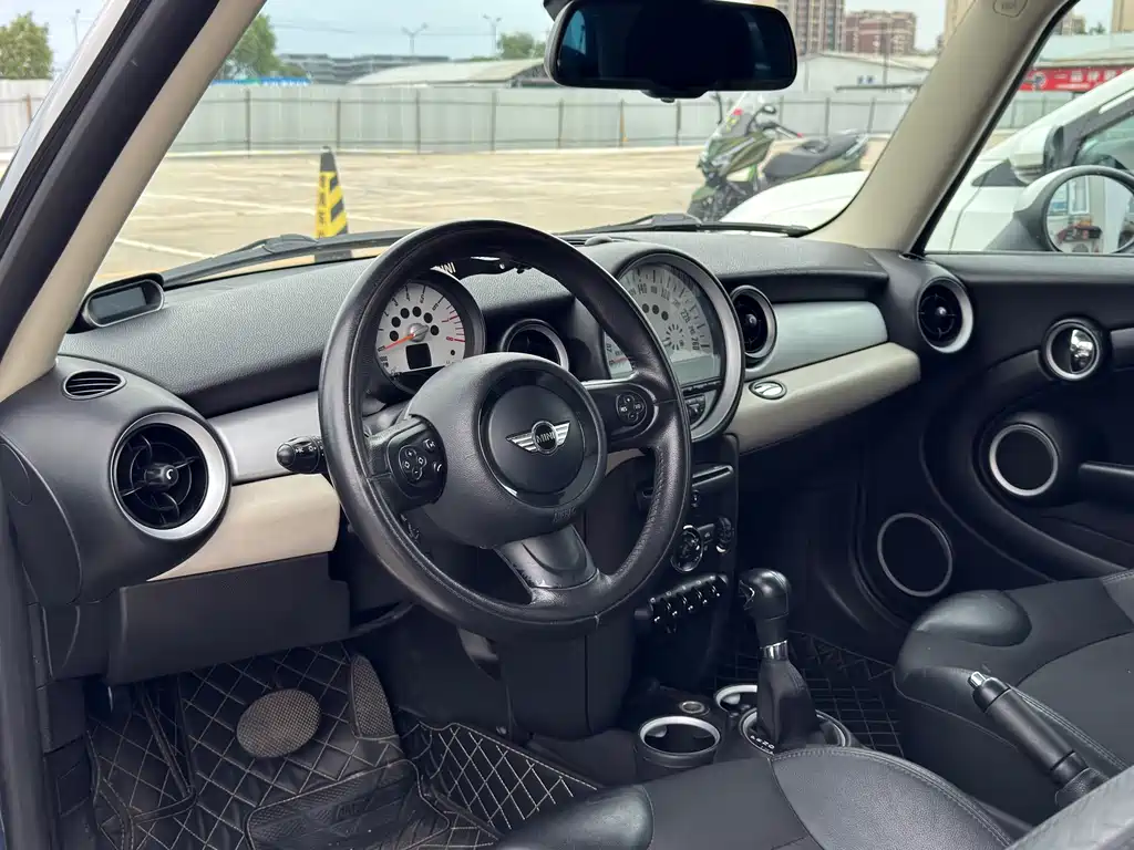 MINI CLUBMAN 1.6 L COOPER Fun