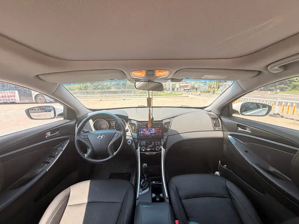 Sonata 2.0 L Auto Luxury