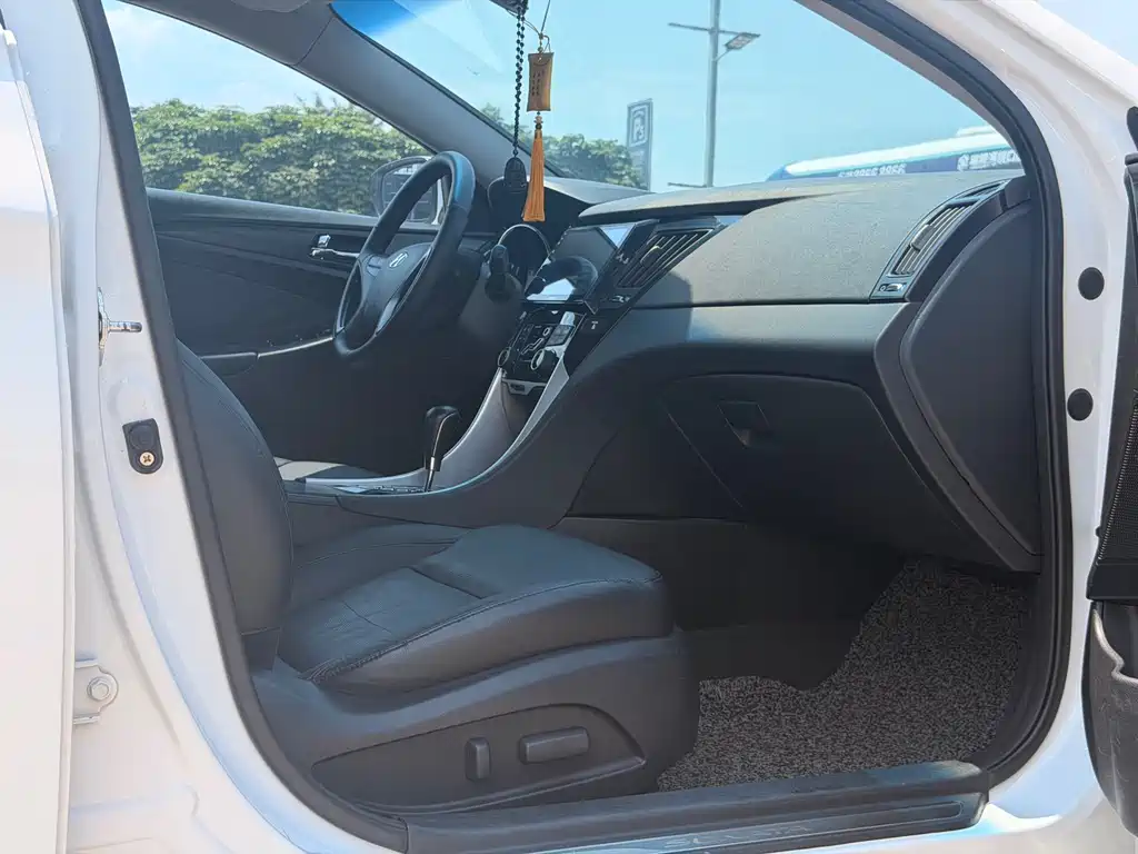Sonata 2.0 L Auto Luxury
