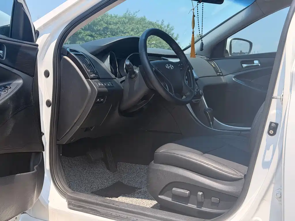 Sonata 2.0 L Auto Luxury