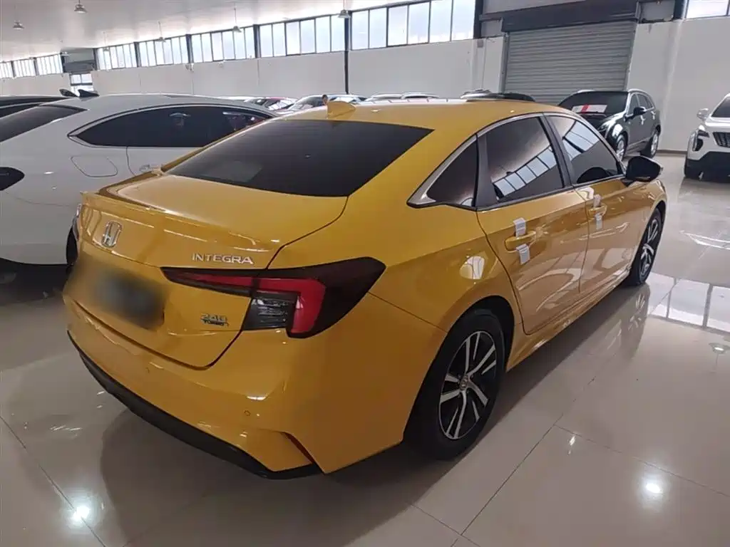 Integra 240 TURBO CVT Tech