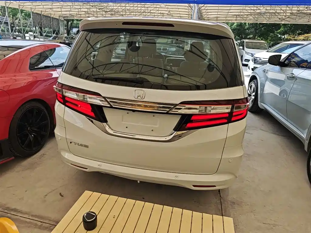 Odyssey 2.4 L Luxury