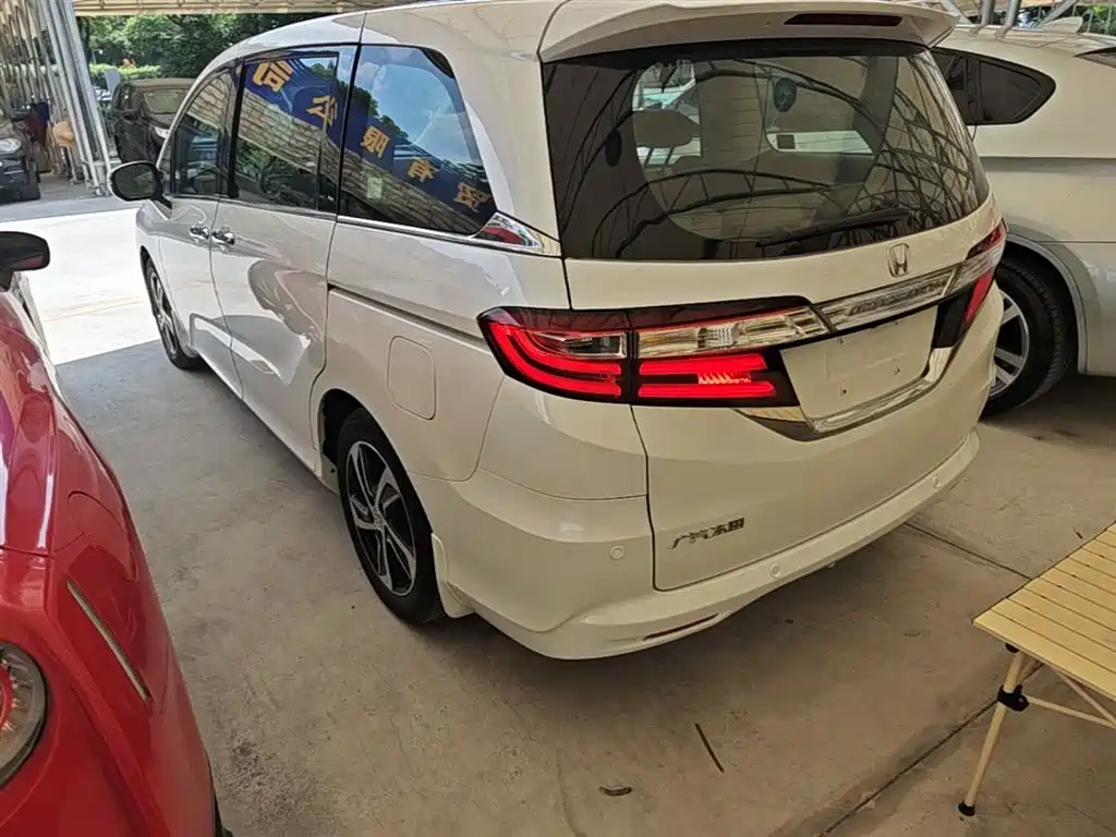 Odyssey 2.4 L Luxury