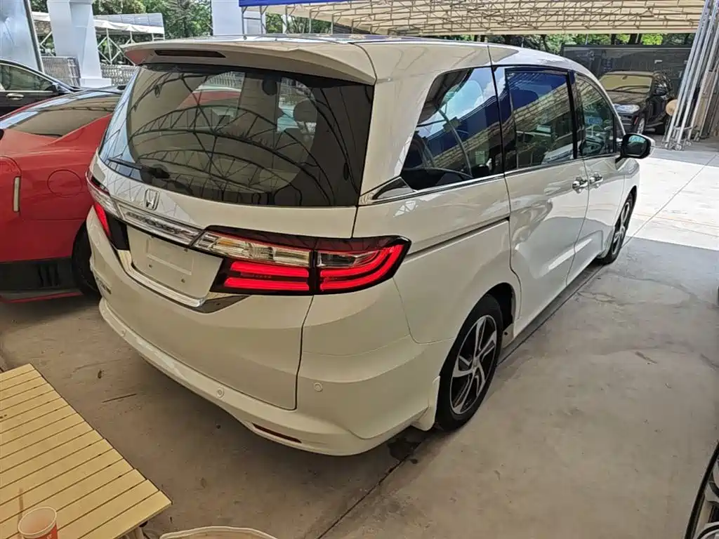 Odyssey 2.4 L Luxury