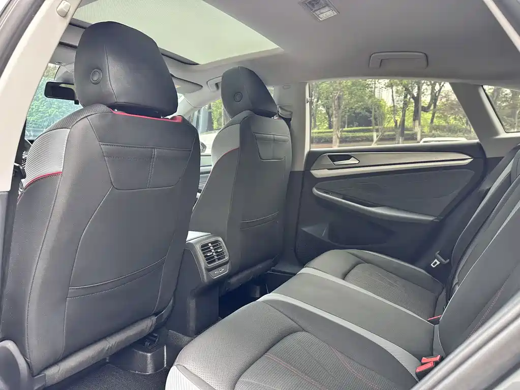 Lamando Lamando L 280 TSI DSG Spicy Cool