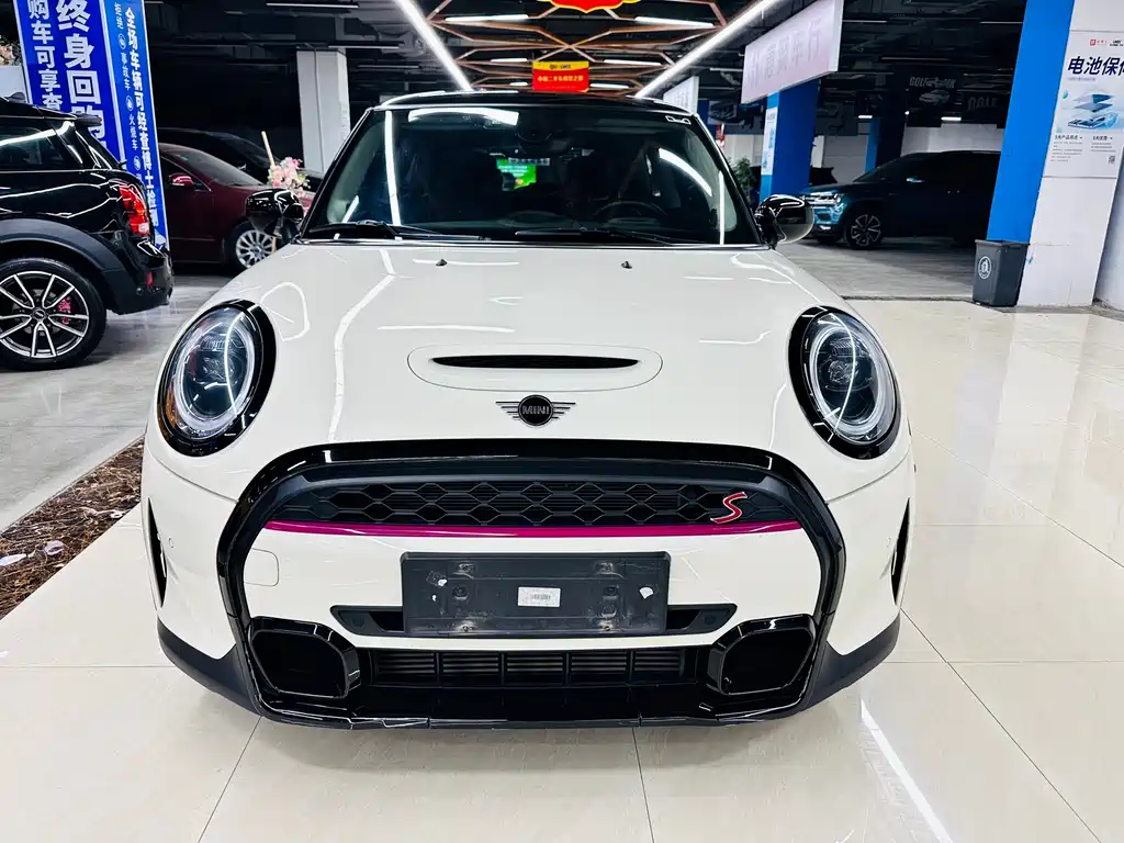 MINI 2.0 T COOPER S Artist