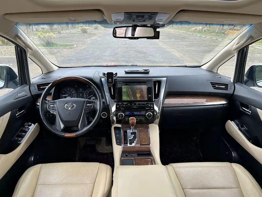 Alphard 3.5 L Distinguished