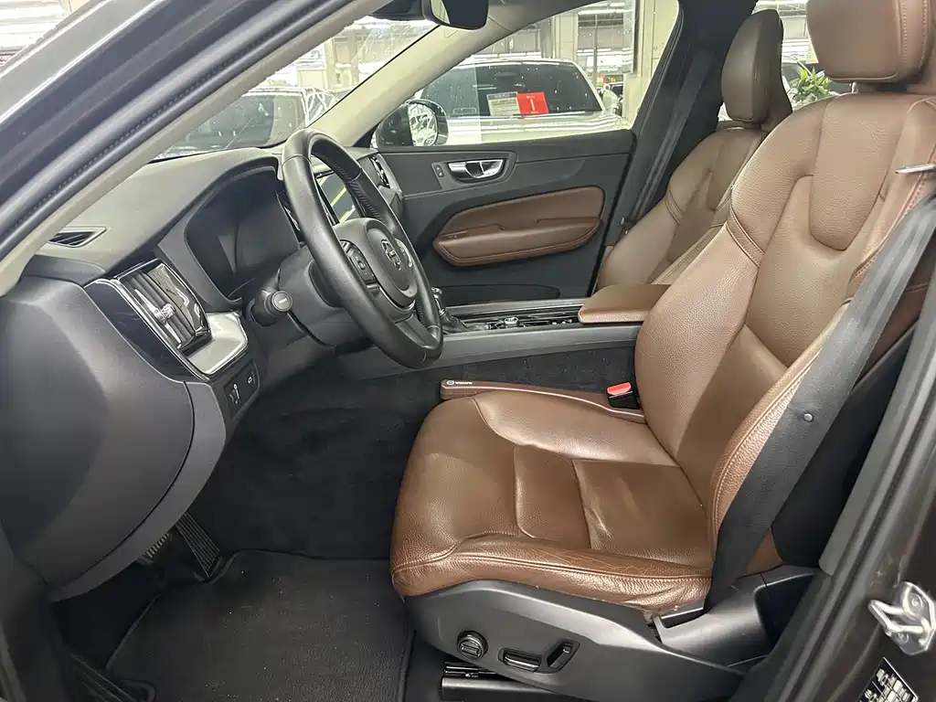 Volvo XC60 T5 4 WD Smart Vision CN-V